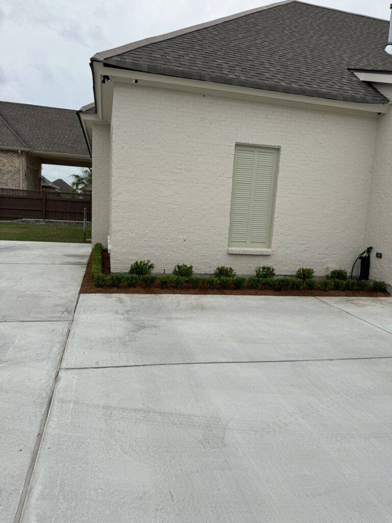 beautiful crafted landscaping project installed by Eric's Tidy Turf, LLC in the greater new orleans area